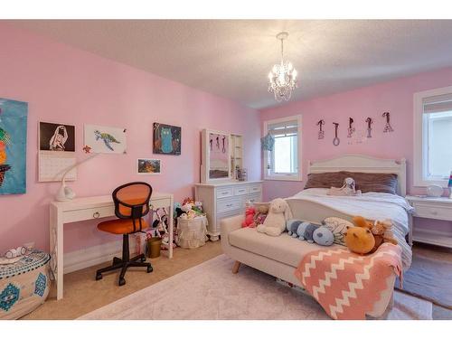 82 Aspen Cliff Close Sw, Calgary, AB - Indoor Photo Showing Bedroom