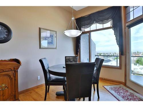 12 Arbour Crest Mount Nw, Calgary, AB - Indoor Photo Showing Dining Room