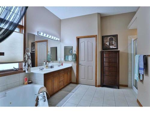 12 Arbour Crest Mount Nw, Calgary, AB - Indoor Photo Showing Bathroom