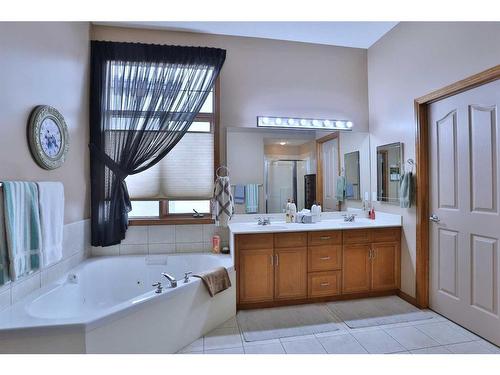 12 Arbour Crest Mount Nw, Calgary, AB - Indoor Photo Showing Bathroom