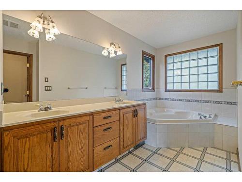 92 Deermeade Road Se, Calgary, AB - Indoor Photo Showing Bathroom