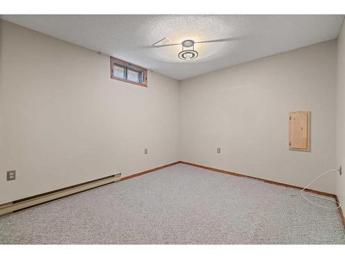 92 Deermeade Road Se, Calgary, AB - Indoor Photo Showing Other Room