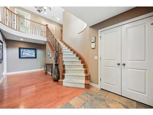 708 Willingdon Boulevard Se, Calgary, AB - Indoor Photo Showing Other Room