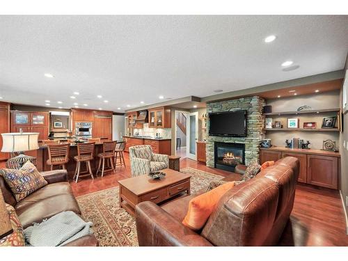 708 Willingdon Boulevard Se, Calgary, AB - Indoor Photo Showing Living Room With Fireplace