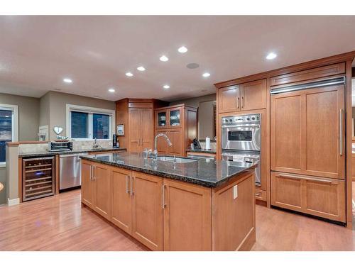 708 Willingdon Boulevard Se, Calgary, AB - Indoor Photo Showing Kitchen With Upgraded Kitchen