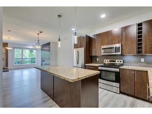 4-2101 17 Street Sw, Calgary, AB - Indoor Photo Showing Kitchen With Stainless Steel Kitchen With Upgraded Kitchen