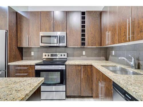 4-2101 17 Street Sw, Calgary, AB - Indoor Photo Showing Kitchen With Stainless Steel Kitchen With Double Sink With Upgraded Kitchen