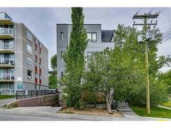 4-2101 17 Street SW Calgary, AB T2T 4H5