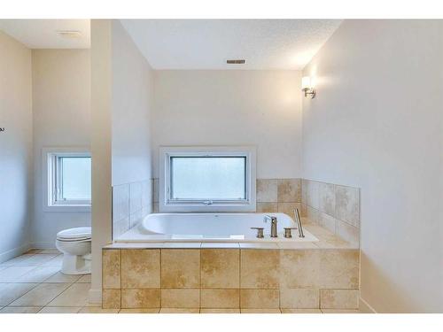 4-2101 17 Street Sw, Calgary, AB - Indoor Photo Showing Bathroom