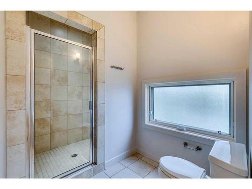 4-2101 17 Street Sw, Calgary, AB - Indoor Photo Showing Bathroom