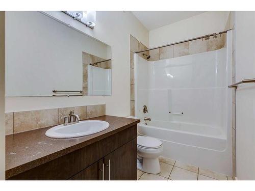 4-2101 17 Street Sw, Calgary, AB - Indoor Photo Showing Bathroom