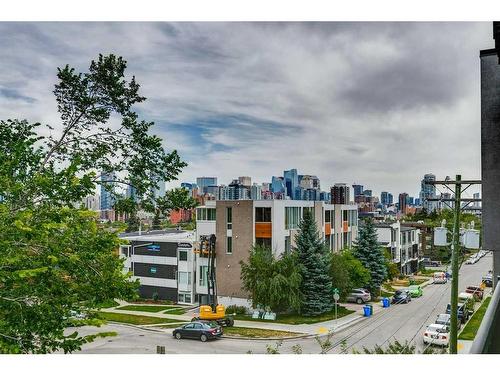 4-2101 17 Street Sw, Calgary, AB - Outdoor