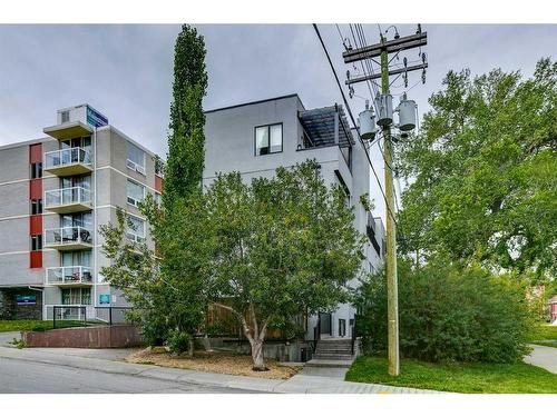 4-2101 17 Street Sw, Calgary, AB - Outdoor With Balcony