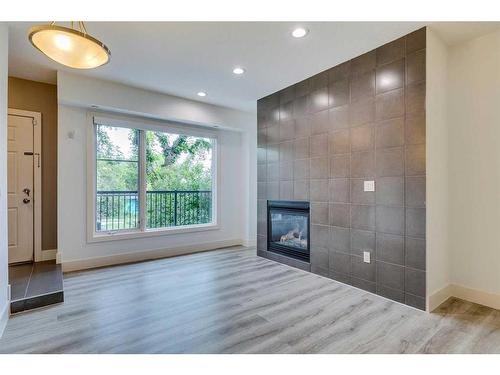 4-2101 17 Street Sw, Calgary, AB - Indoor With Fireplace