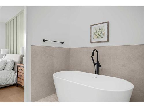 4131 18 Street Sw, Calgary, AB - Indoor Photo Showing Bathroom