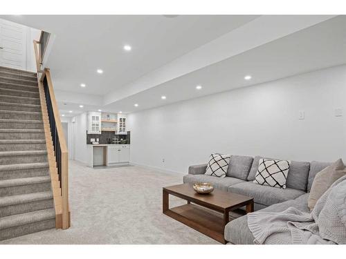 4131 18 Street Sw, Calgary, AB - Indoor Photo Showing Living Room