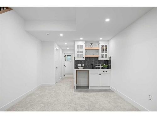 4131 18 Street Sw, Calgary, AB - Indoor Photo Showing Kitchen