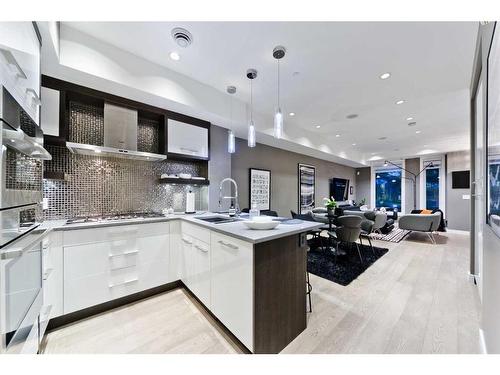 2001 1 Avenue Nw, Calgary, AB - Indoor Photo Showing Kitchen With Upgraded Kitchen