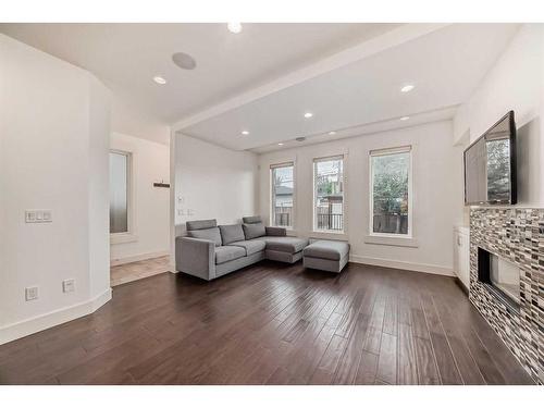 236 25 Avenue Nw, Calgary, AB - Indoor Photo Showing Living Room With Fireplace