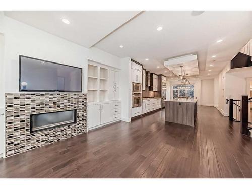 236 25 Avenue Nw, Calgary, AB - Indoor Photo Showing Living Room With Fireplace