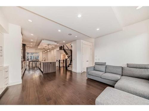 236 25 Avenue Nw, Calgary, AB - Indoor Photo Showing Living Room