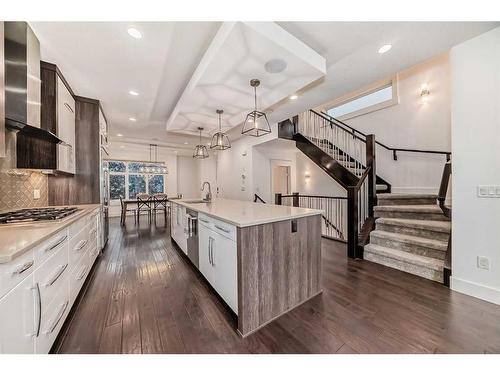 236 25 Avenue Nw, Calgary, AB - Indoor Photo Showing Kitchen With Upgraded Kitchen