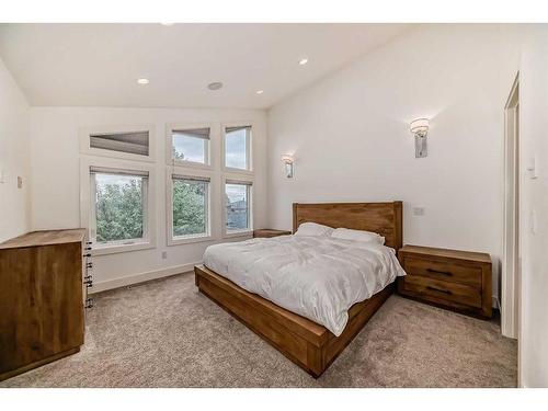 236 25 Avenue Nw, Calgary, AB - Indoor Photo Showing Bedroom