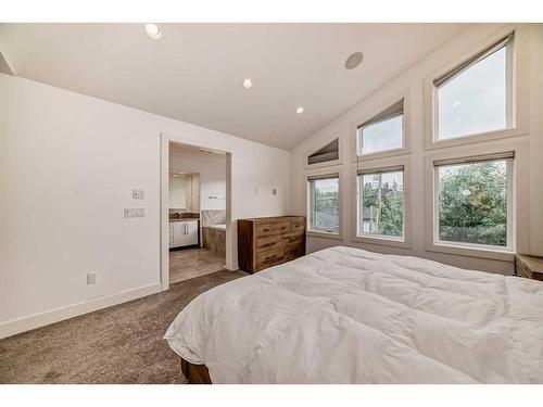 236 25 Avenue Nw, Calgary, AB - Indoor Photo Showing Bedroom