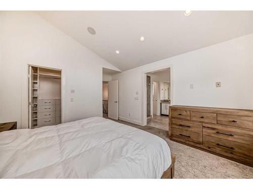 236 25 Avenue Nw, Calgary, AB - Indoor Photo Showing Bedroom