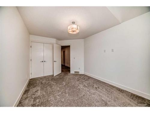 236 25 Avenue Nw, Calgary, AB - Indoor Photo Showing Other Room