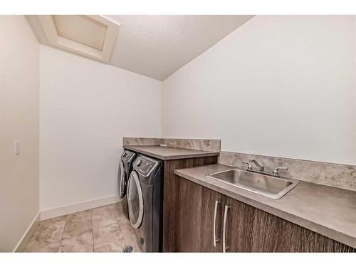 236 25 Avenue Nw, Calgary, AB - Indoor Photo Showing Laundry Room