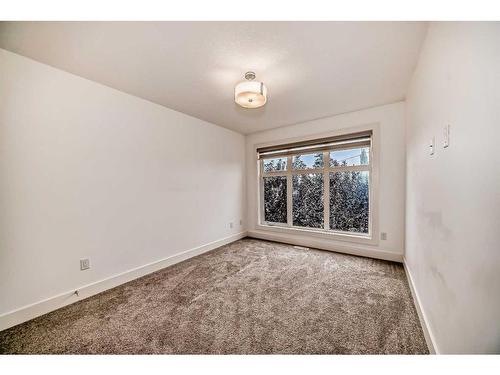 236 25 Avenue Nw, Calgary, AB - Indoor Photo Showing Other Room