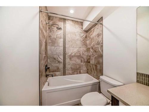 236 25 Avenue Nw, Calgary, AB - Indoor Photo Showing Bathroom