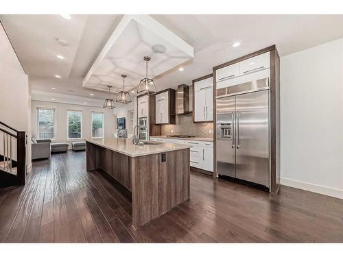 236 25 Avenue Nw, Calgary, AB - Indoor Photo Showing Kitchen With Upgraded Kitchen