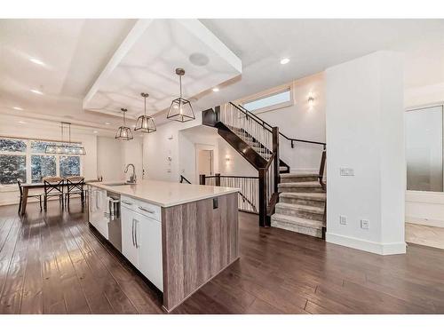 236 25 Avenue Nw, Calgary, AB - Indoor Photo Showing Kitchen