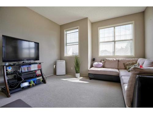 199 Chapman Circle Se, Calgary, AB - Indoor Photo Showing Living Room