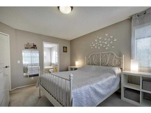 199 Chapman Circle Se, Calgary, AB - Indoor Photo Showing Bedroom