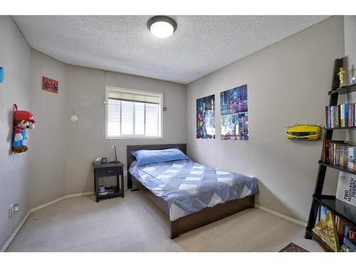 199 Chapman Circle Se, Calgary, AB - Indoor Photo Showing Bedroom