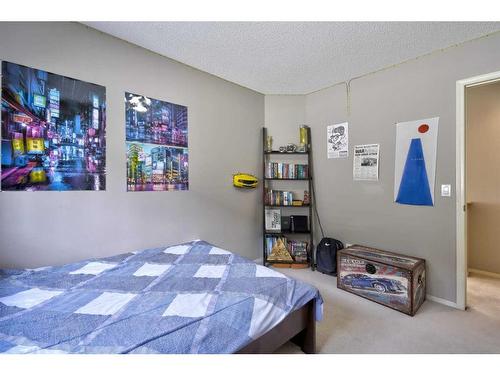 199 Chapman Circle Se, Calgary, AB - Indoor Photo Showing Bedroom