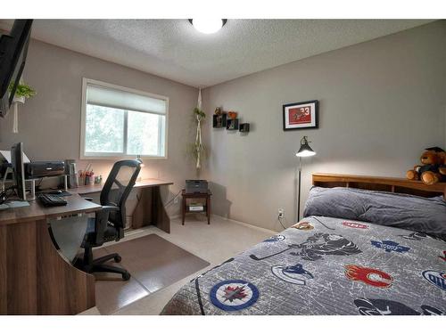 199 Chapman Circle Se, Calgary, AB - Indoor Photo Showing Bedroom