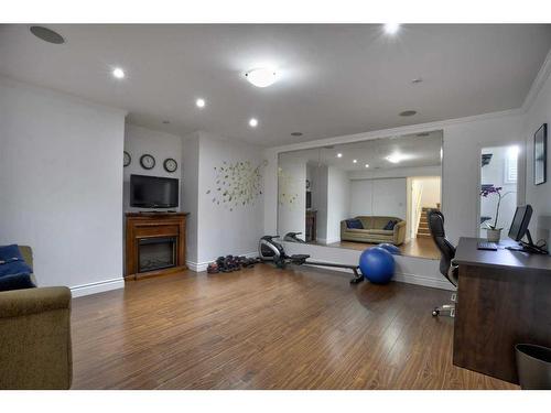 199 Chapman Circle Se, Calgary, AB - Indoor Photo Showing Other Room