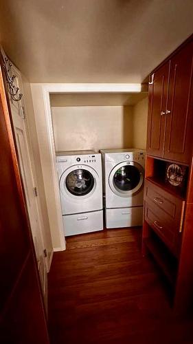 3030-35468 Range Road 30, Rural Red Deer County, AB - Indoor Photo Showing Laundry Room