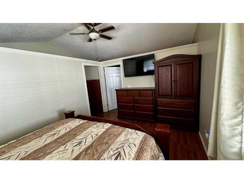 3030-35468 Range Road 30, Rural Red Deer County, AB - Indoor Photo Showing Bedroom