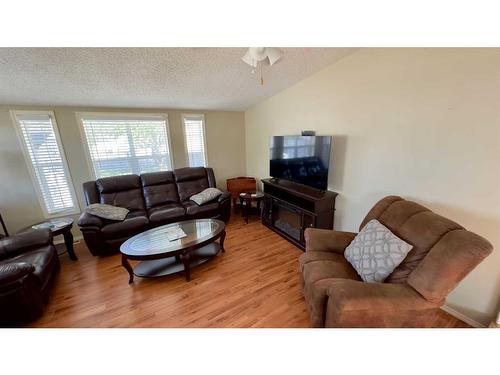 3030-35468 Range Road 30, Rural Red Deer County, AB - Indoor Photo Showing Living Room