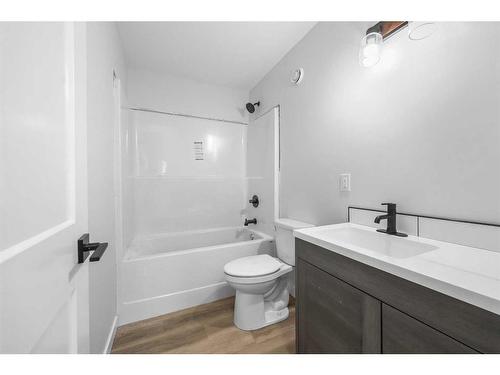 618 Prospect Avenue, Acme, AB - Indoor Photo Showing Bathroom