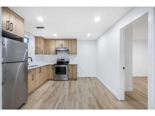 11113 Hidden Valley Drive, Calgary, AB - Indoor Photo Showing Kitchen