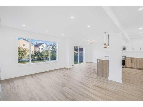 11113 Hidden Valley Drive, Calgary, AB - Indoor Photo Showing Living Room