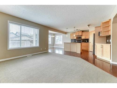 322 Cranfield Gardens Se, Calgary, AB - Indoor Photo Showing Kitchen