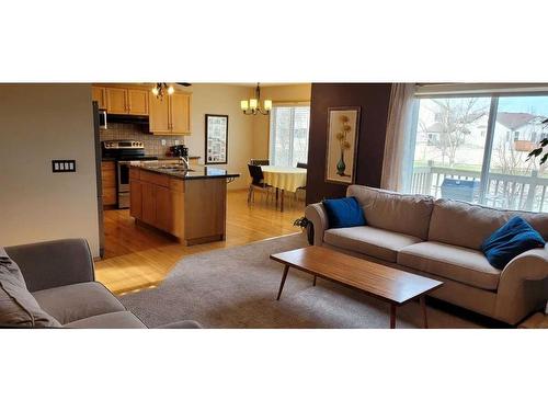 72 Shannon Gardens Sw, Calgary, AB - Indoor Photo Showing Living Room