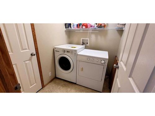 72 Shannon Gardens Sw, Calgary, AB - Indoor Photo Showing Laundry Room